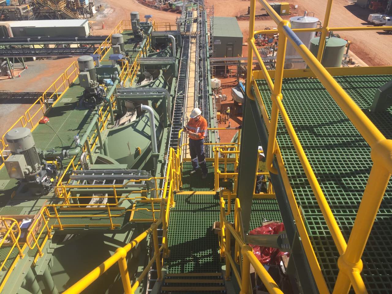 fixed-plant-maintenance-men-on-deck